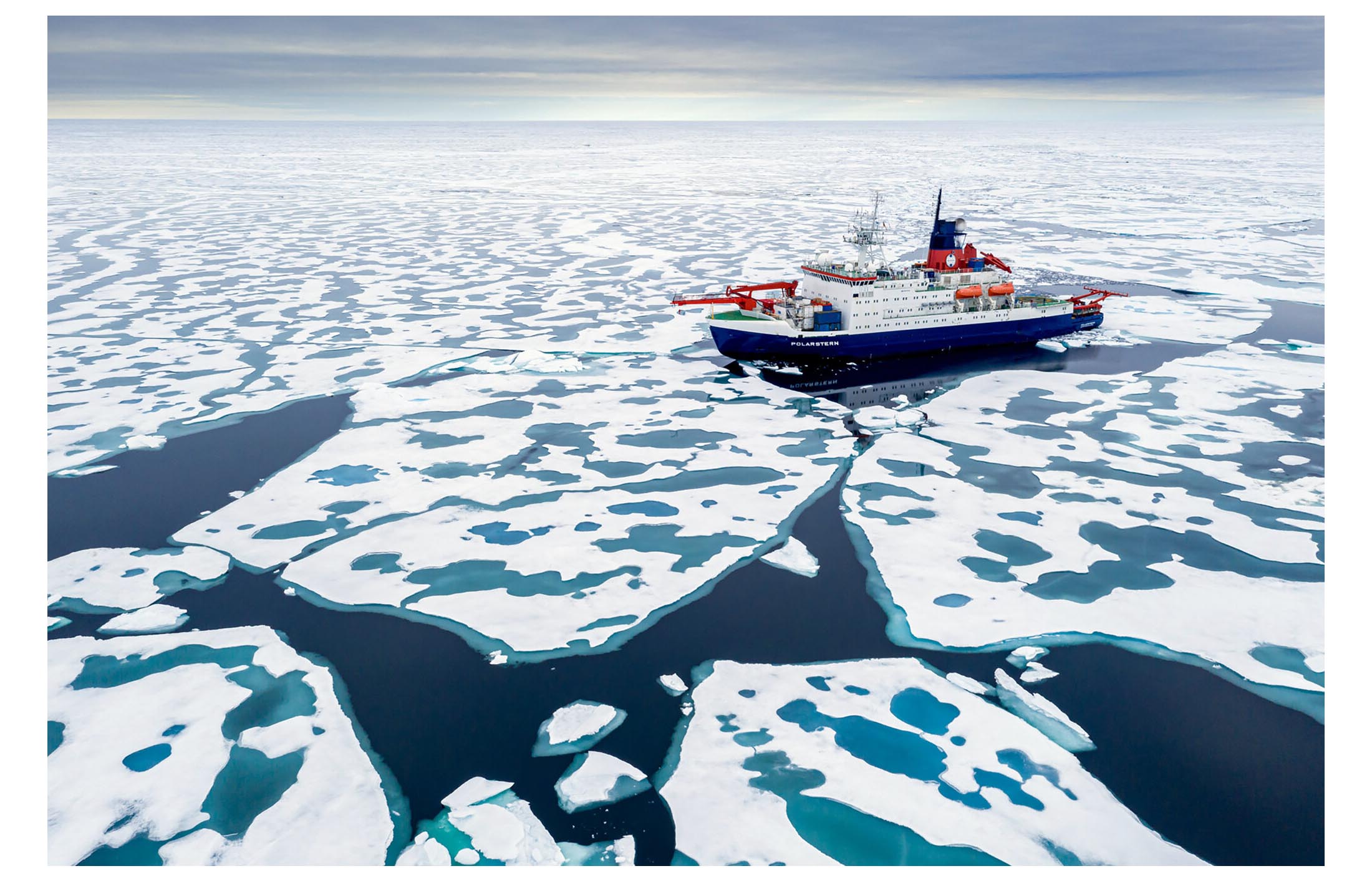 Arctic pole. Северный полюс Северный Ледовитый океан. Поларштерн ледокол. Северный Ледовитый океан ледокол. Арктика 2007 Экспедиция.